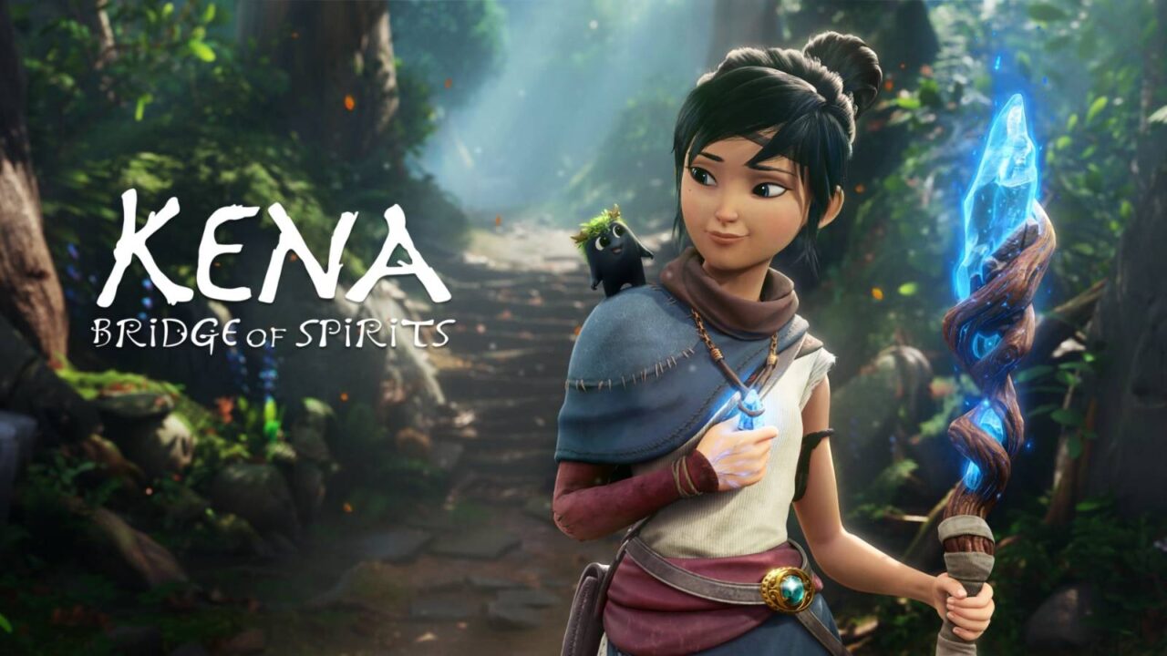 Weiße Schrift: "Kena: Bridge of Spirits" Ein schwarzhaariges Mädchen hält einen blau leuchtenden Stab in der Hand. Auf ihrer Schulter sitzt ein winziges Tierchen.