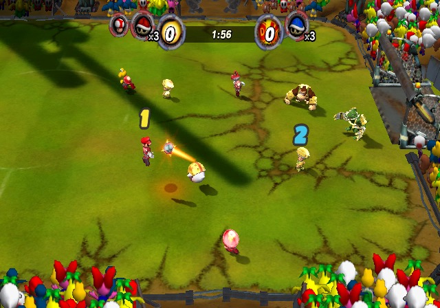 Mario und seine Freunde spielen Fußball umgeben von vielen Zuschauenden.