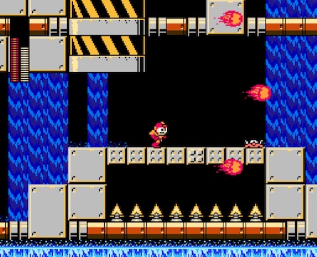 Roter Mega-Man läuft über eine Stahlplattform im Pixel-Stil und es fliegen Feuerbälle.