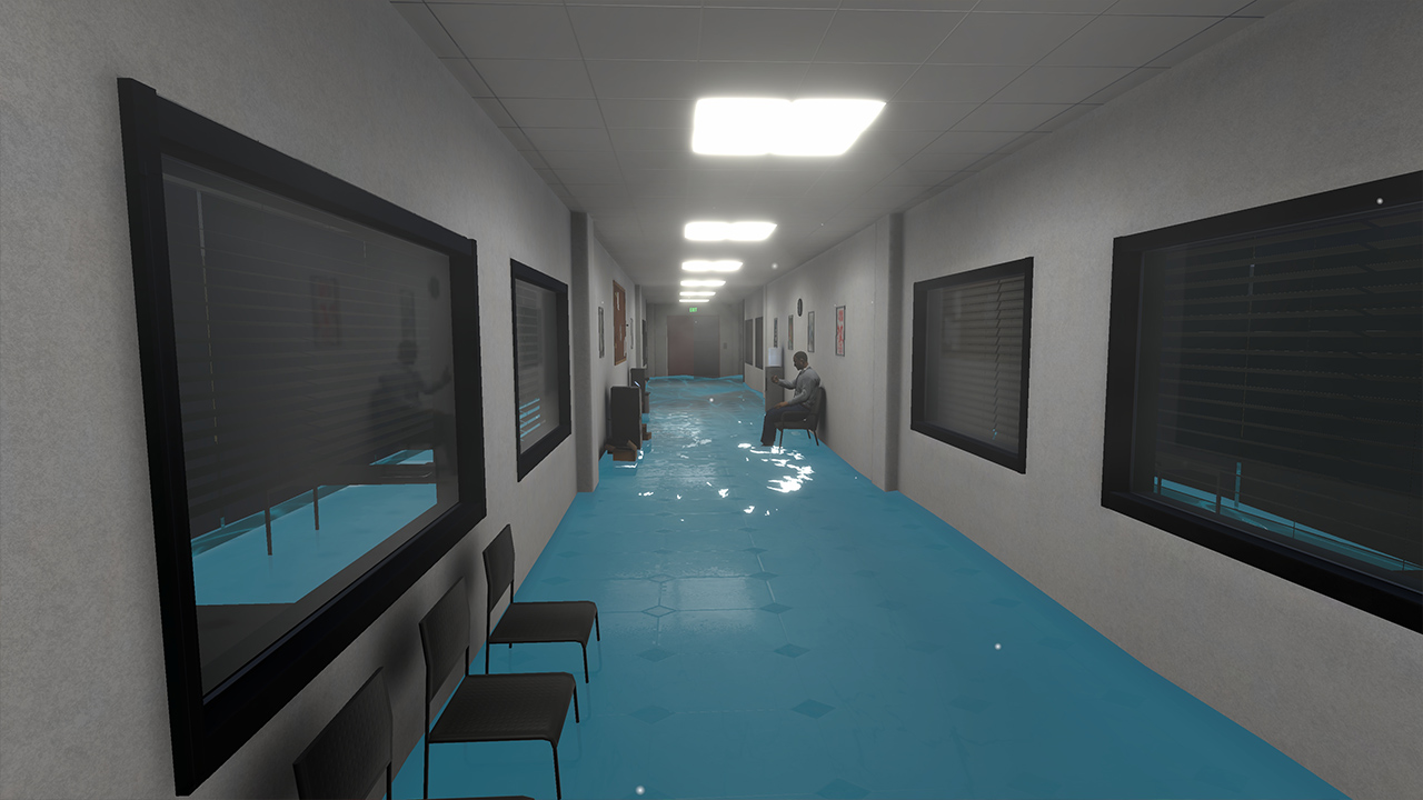 Ein überfluteter Flur mit Stühlen und Fenstern.